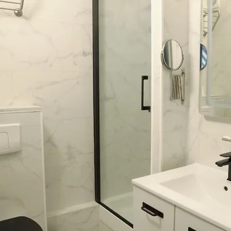 Flat Steps From Trocadero Square * Parigi